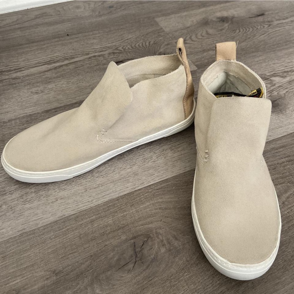 Dolce Vita woMen's Cream Suede Slip-On Sneakers